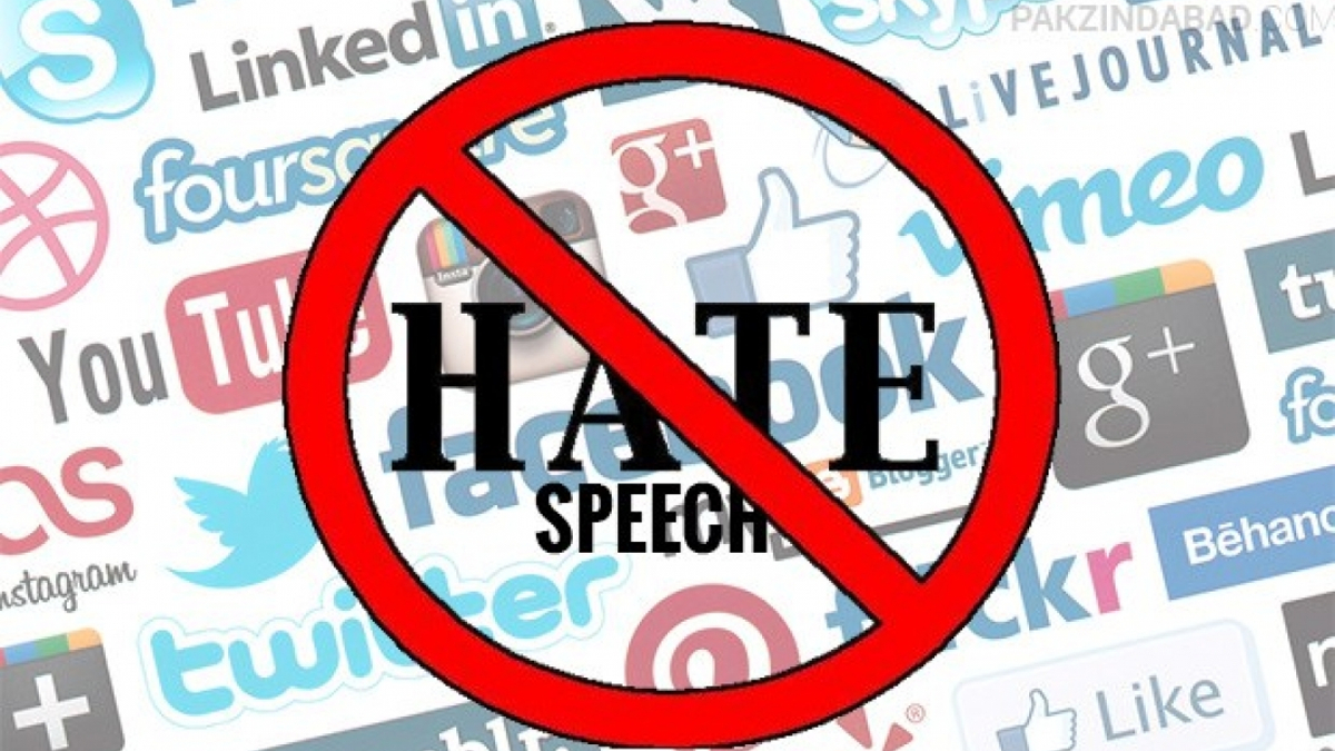 Scritta "Hate speech" all'interno del simbolo stradale di divieto. Sullo sfondo i loghi dei principali social network.